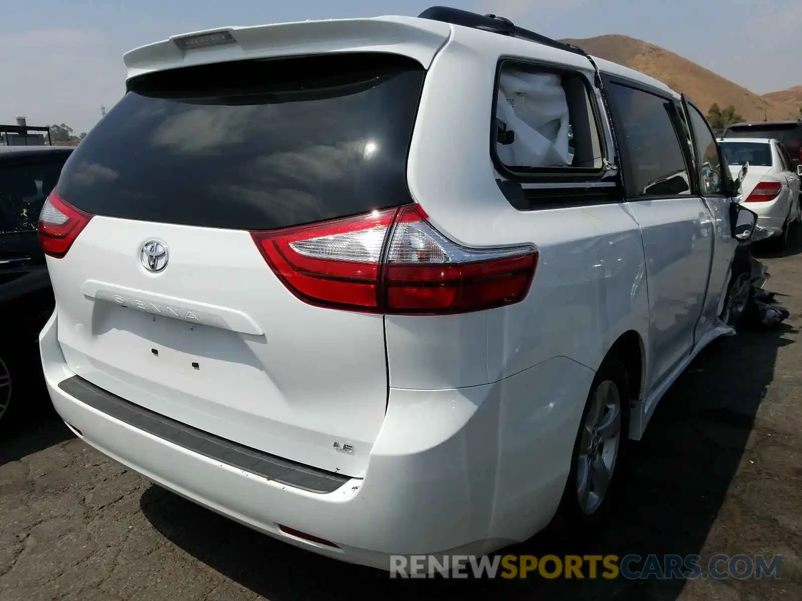 4 Photograph of a damaged car 5TDKZ3DCXKS995083 TOYOTA SIENNA 2019