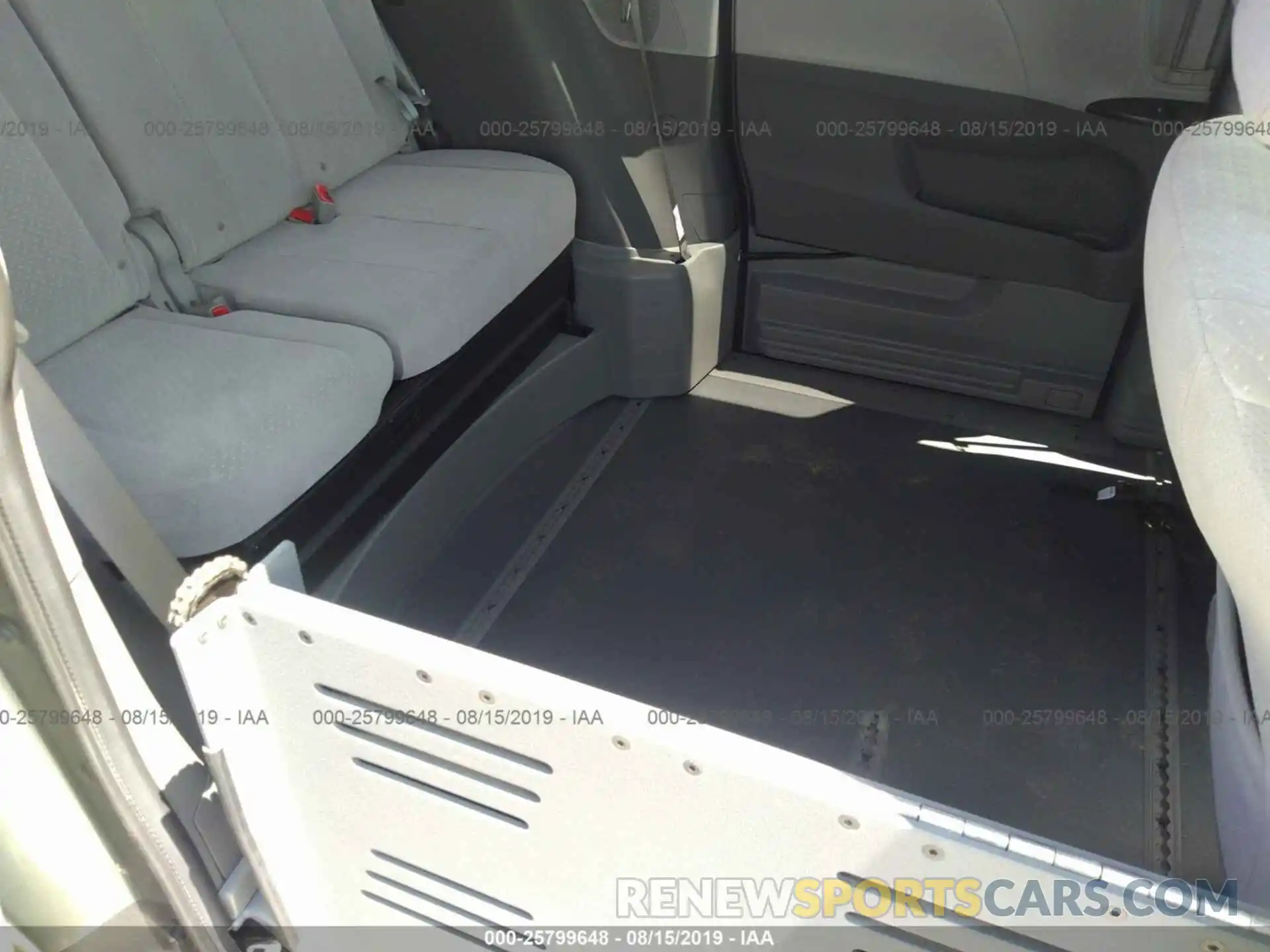 8 Photograph of a damaged car 5TDKZ3DCXKS998923 TOYOTA SIENNA 2019