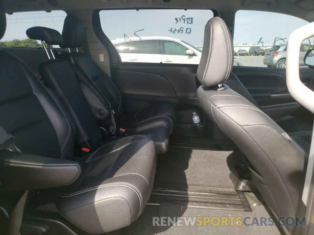 6 Photograph of a damaged car 5TDXZ3DC0KS003278 TOYOTA SIENNA 2019