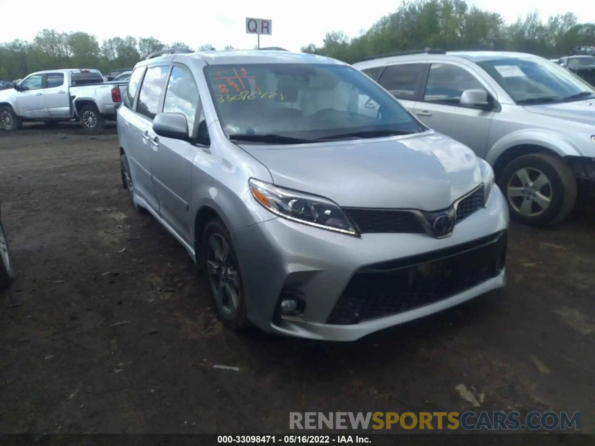 1 Photograph of a damaged car 5TDXZ3DC0KS008433 TOYOTA SIENNA 2019