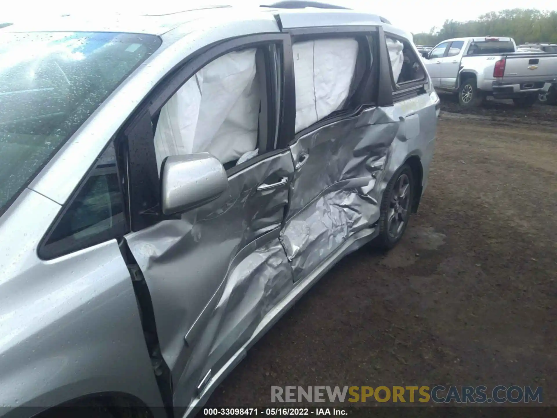 6 Photograph of a damaged car 5TDXZ3DC0KS008433 TOYOTA SIENNA 2019