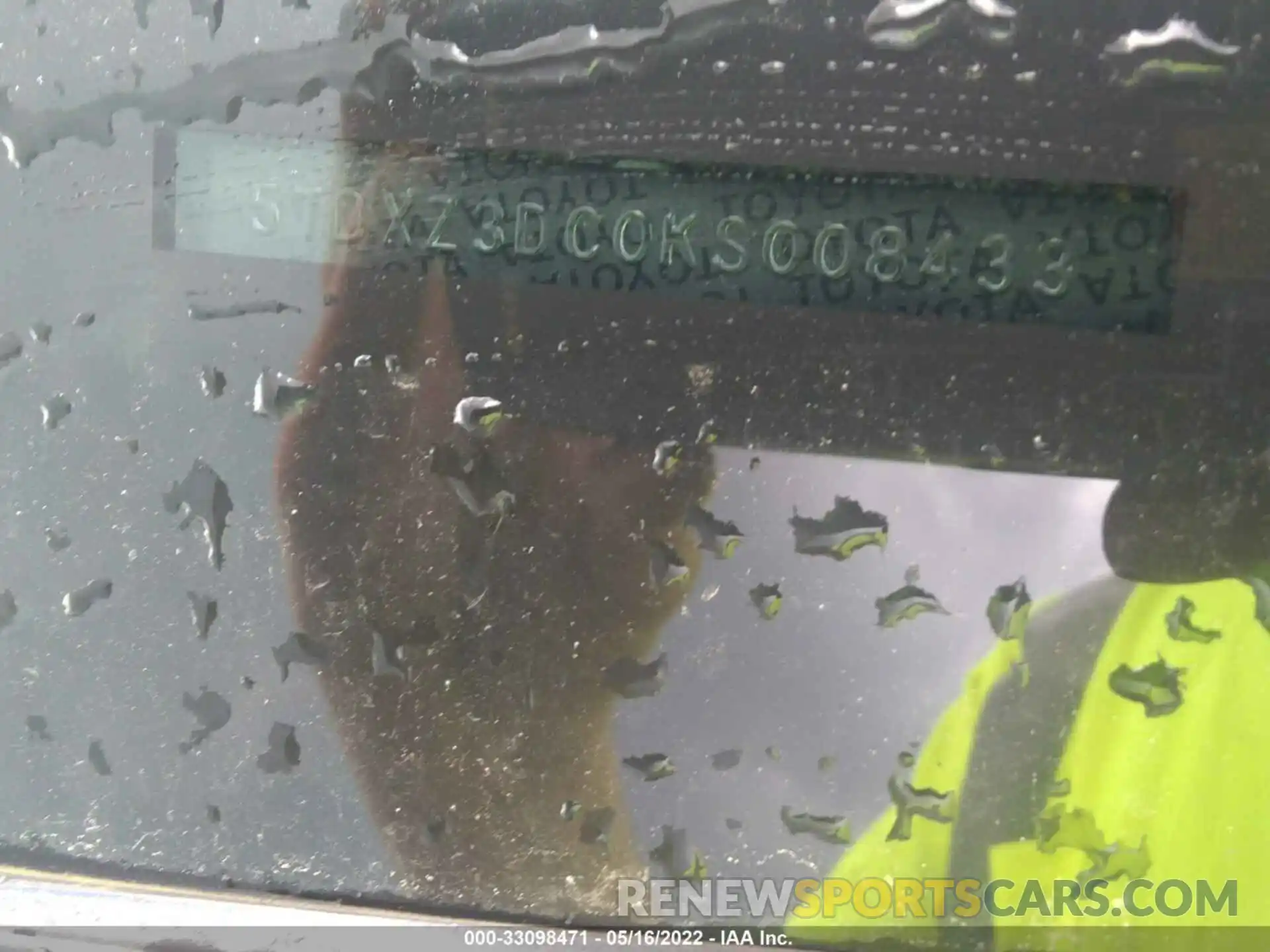 9 Photograph of a damaged car 5TDXZ3DC0KS008433 TOYOTA SIENNA 2019