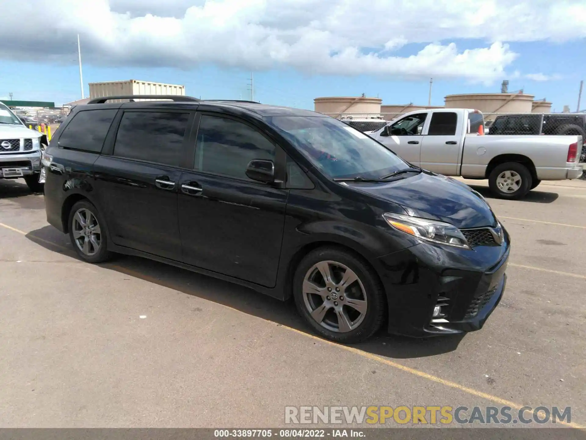 1 Photograph of a damaged car 5TDXZ3DC0KS011834 TOYOTA SIENNA 2019