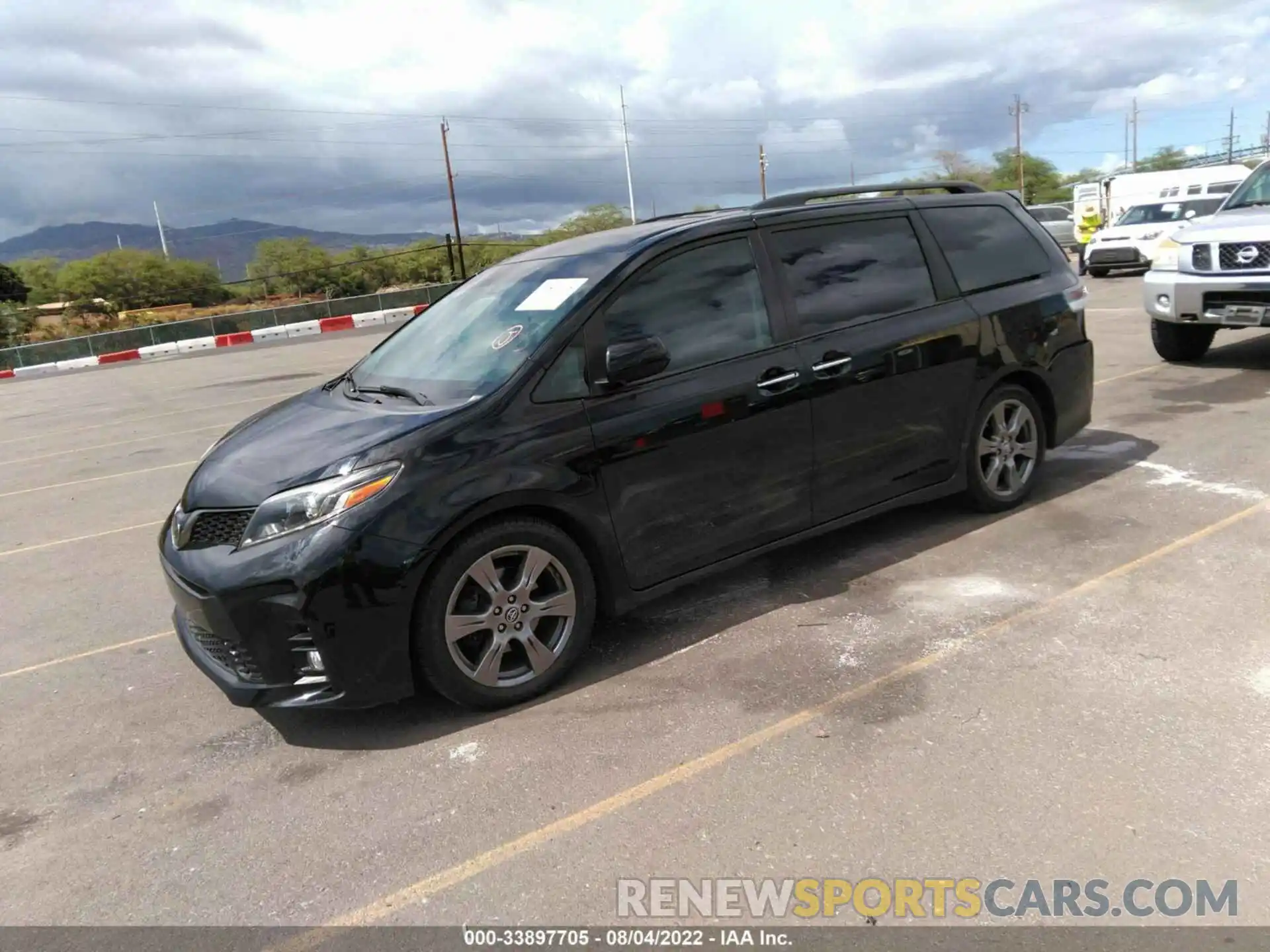 2 Photograph of a damaged car 5TDXZ3DC0KS011834 TOYOTA SIENNA 2019