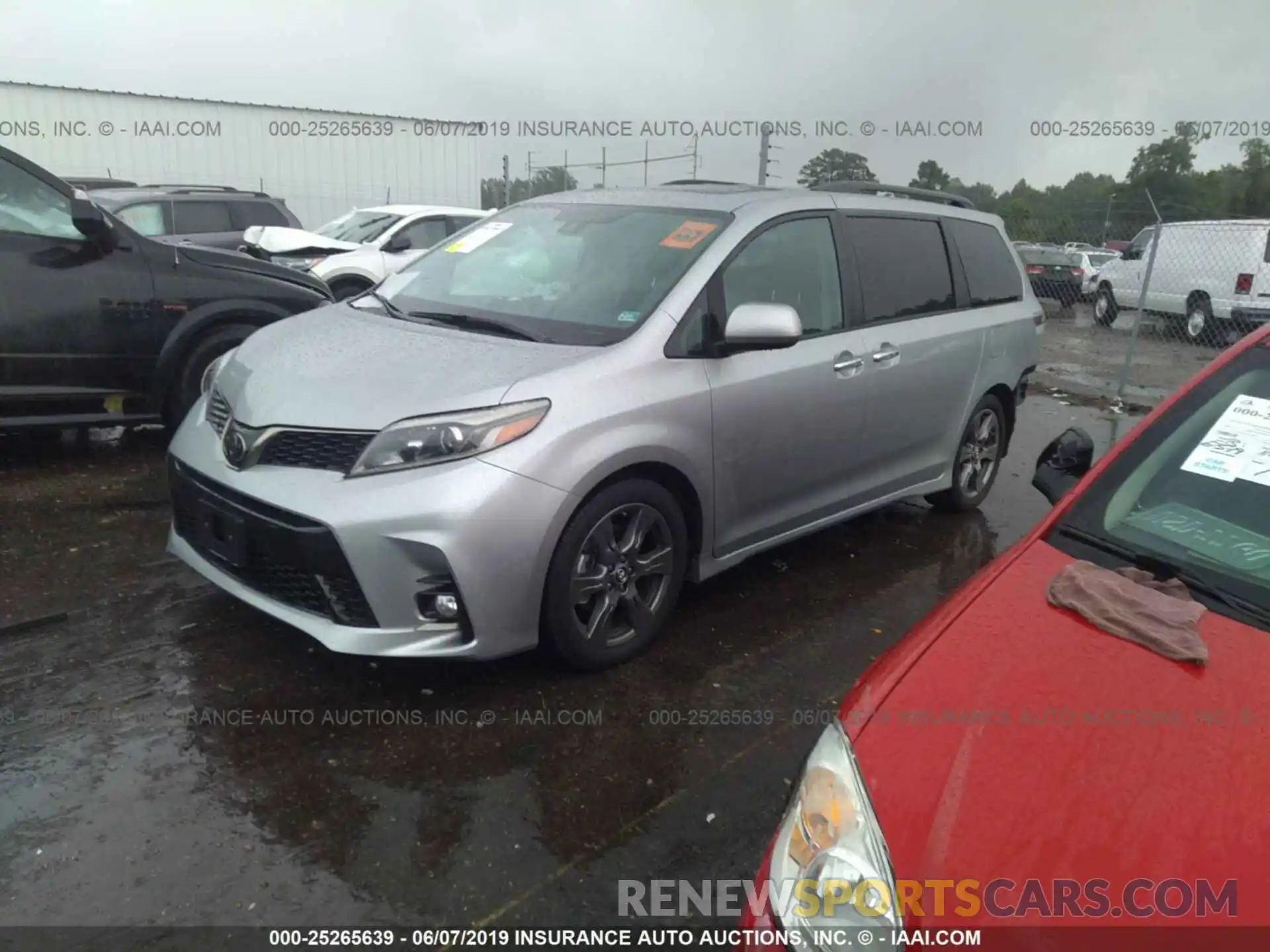 2 Photograph of a damaged car 5TDXZ3DC0KS971834 TOYOTA SIENNA 2019