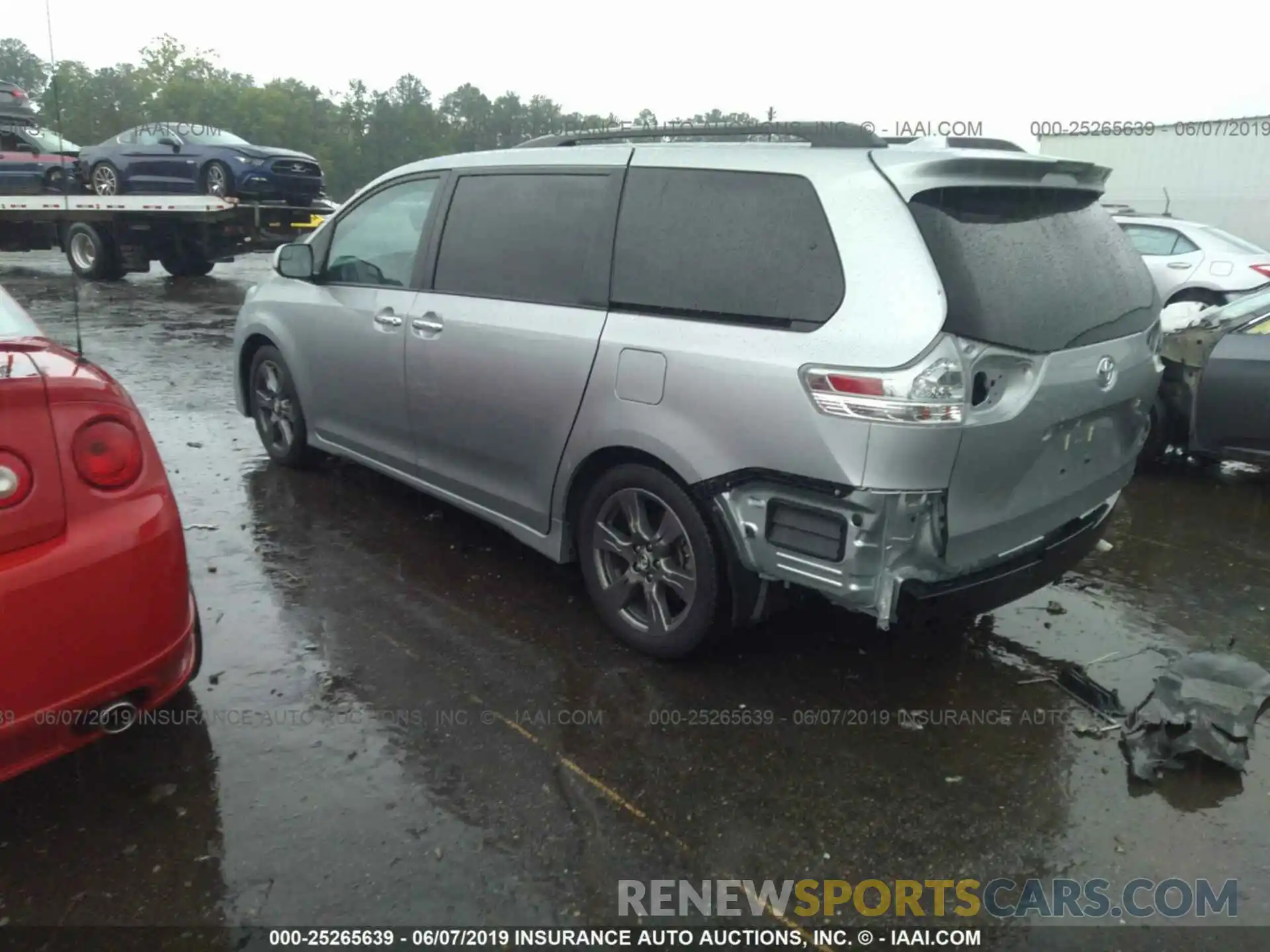 3 Photograph of a damaged car 5TDXZ3DC0KS971834 TOYOTA SIENNA 2019