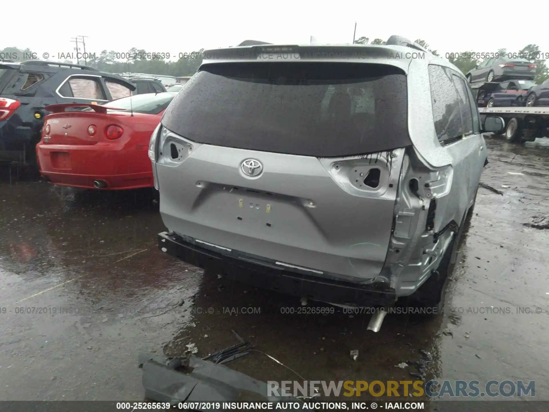 6 Photograph of a damaged car 5TDXZ3DC0KS971834 TOYOTA SIENNA 2019