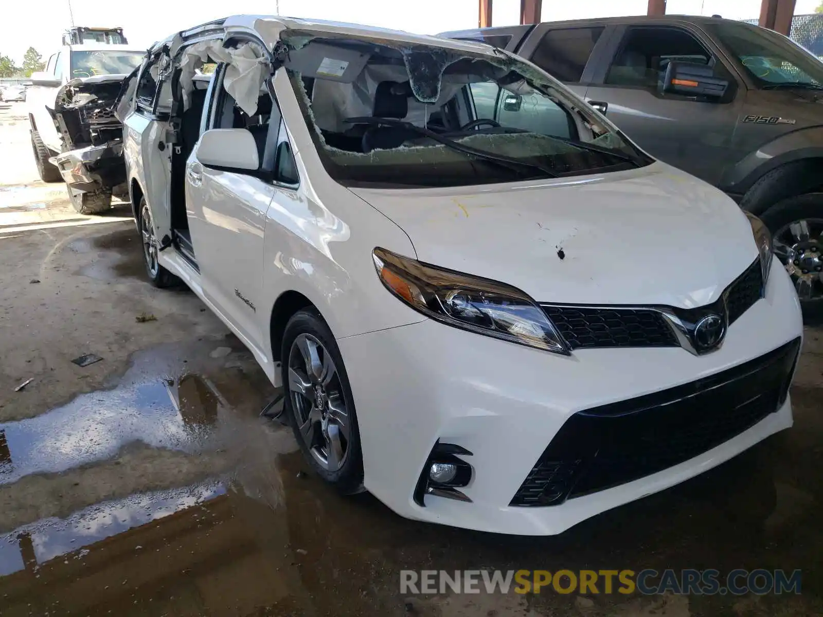 1 Photograph of a damaged car 5TDXZ3DC0KS989590 TOYOTA SIENNA 2019