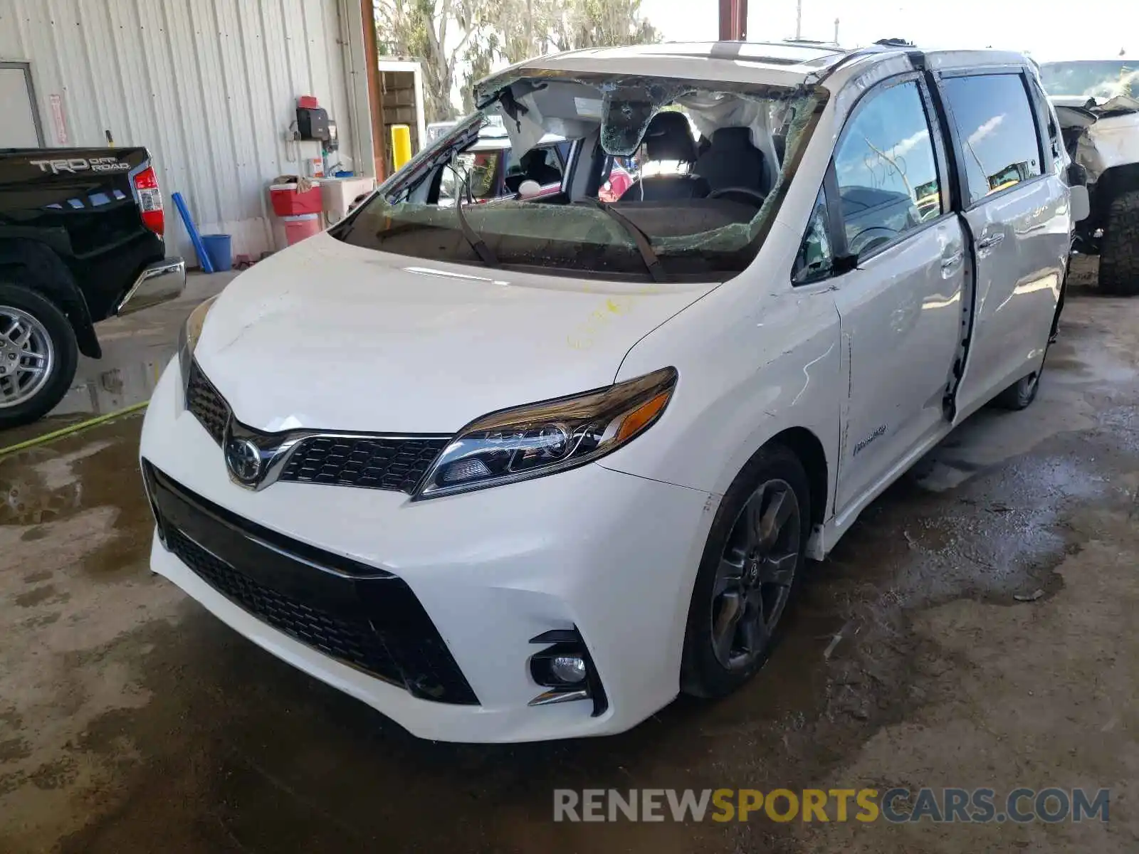 2 Фотография поврежденного автомобиля 5TDXZ3DC0KS989590 TOYOTA SIENNA 2019