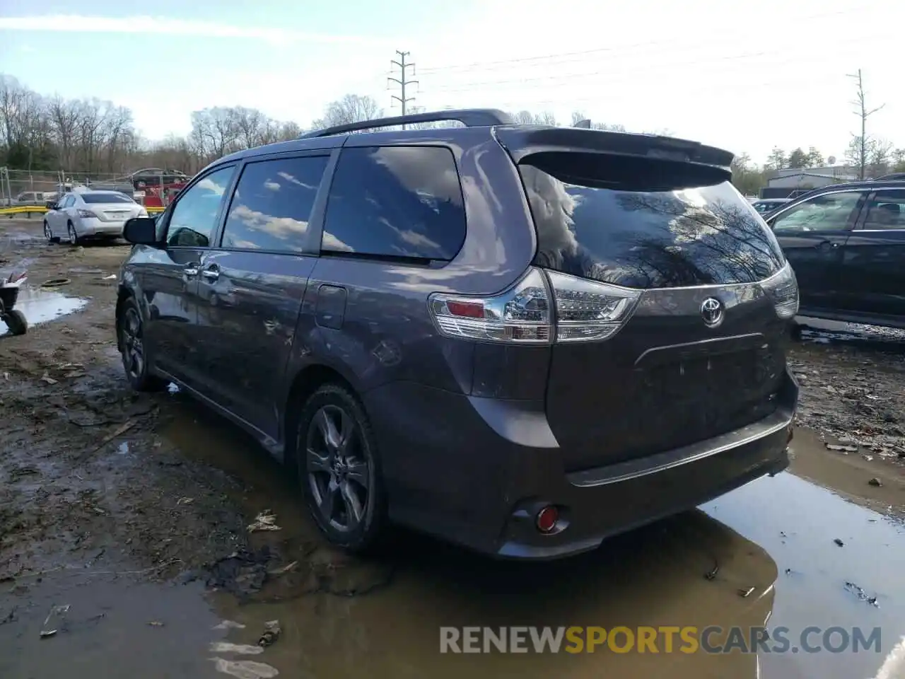 3 Photograph of a damaged car 5TDXZ3DC0KS992733 TOYOTA SIENNA 2019