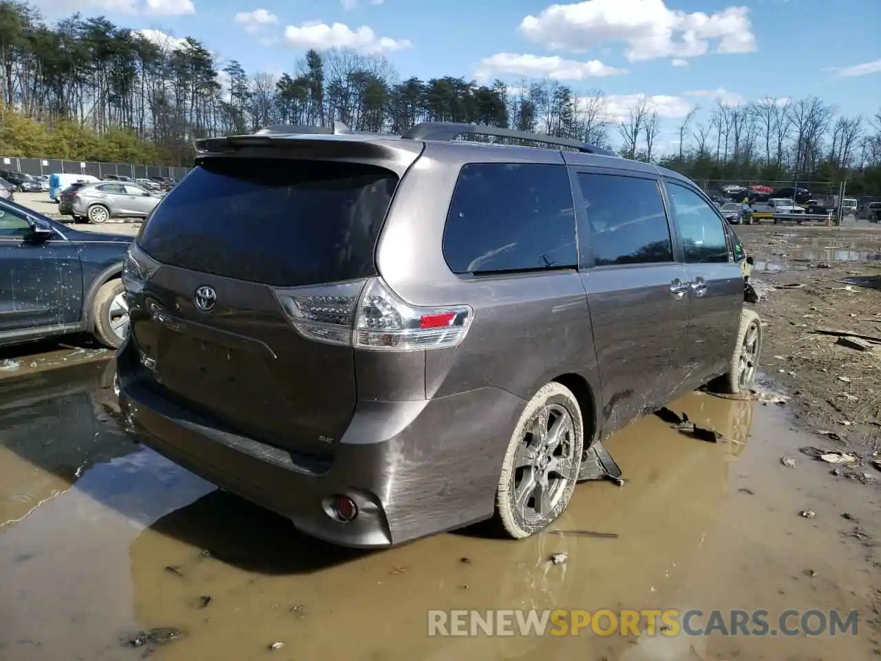 4 Фотография поврежденного автомобиля 5TDXZ3DC0KS992733 TOYOTA SIENNA 2019