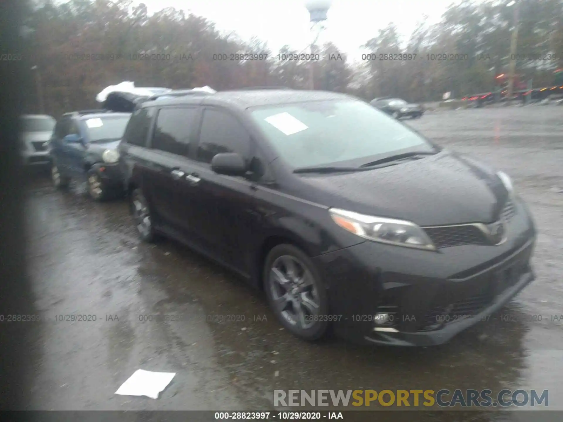 1 Photograph of a damaged car 5TDXZ3DC1KS010143 TOYOTA SIENNA 2019