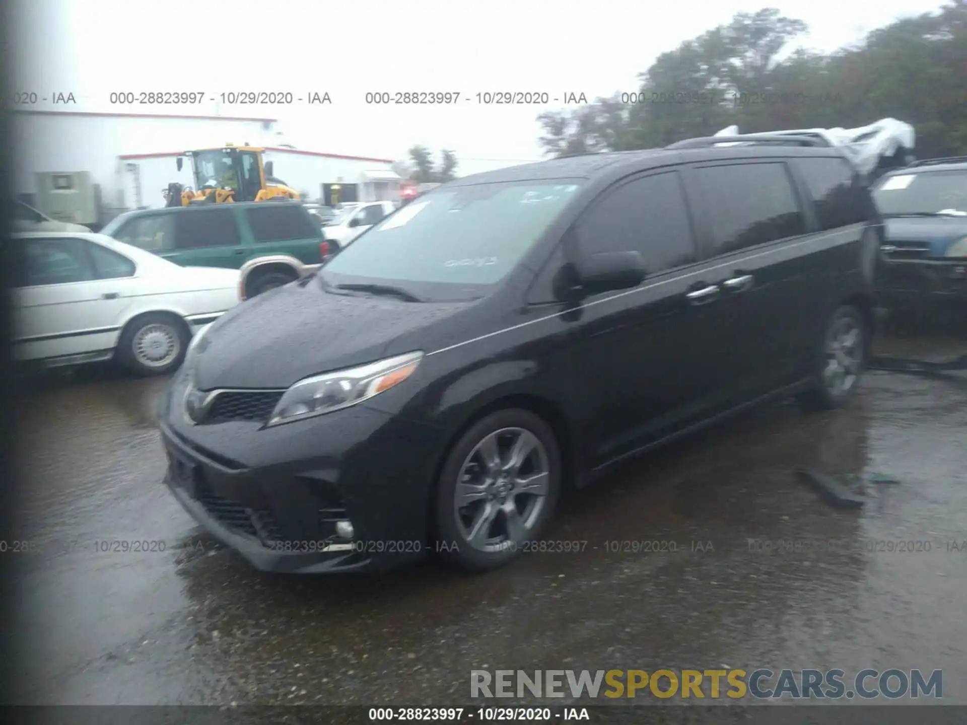 2 Photograph of a damaged car 5TDXZ3DC1KS010143 TOYOTA SIENNA 2019