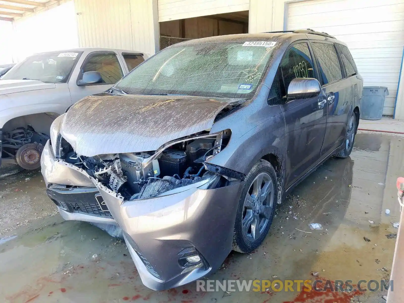 2 Photograph of a damaged car 5TDXZ3DC1KS020445 TOYOTA SIENNA 2019