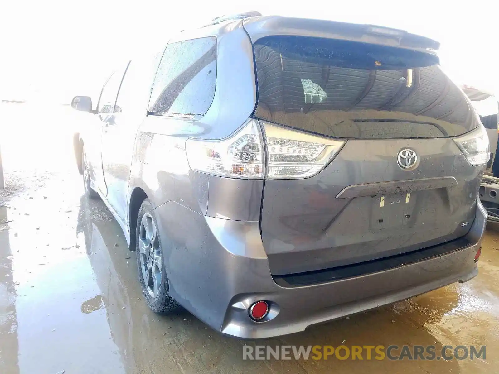 3 Photograph of a damaged car 5TDXZ3DC1KS020445 TOYOTA SIENNA 2019