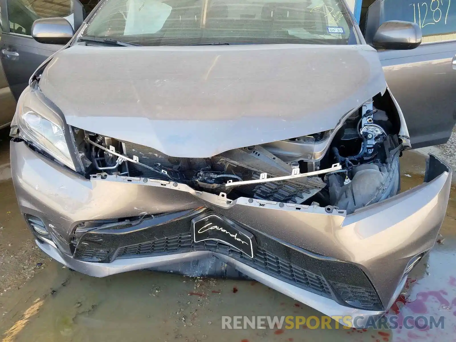 9 Photograph of a damaged car 5TDXZ3DC1KS020445 TOYOTA SIENNA 2019