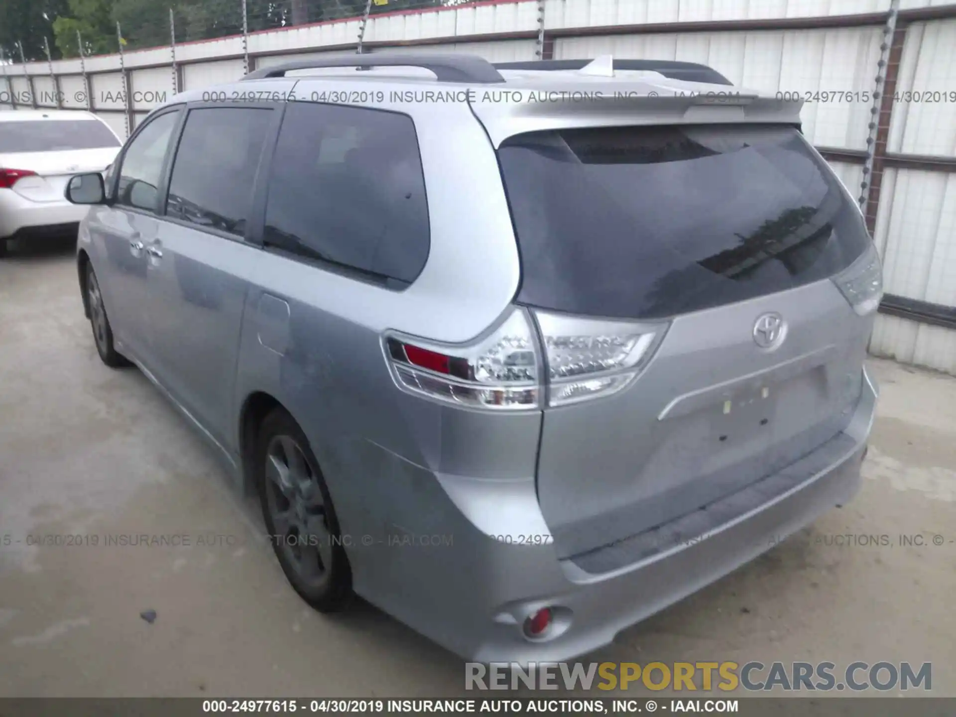 3 Фотография поврежденного автомобиля 5TDXZ3DC1KS967484 TOYOTA SIENNA 2019