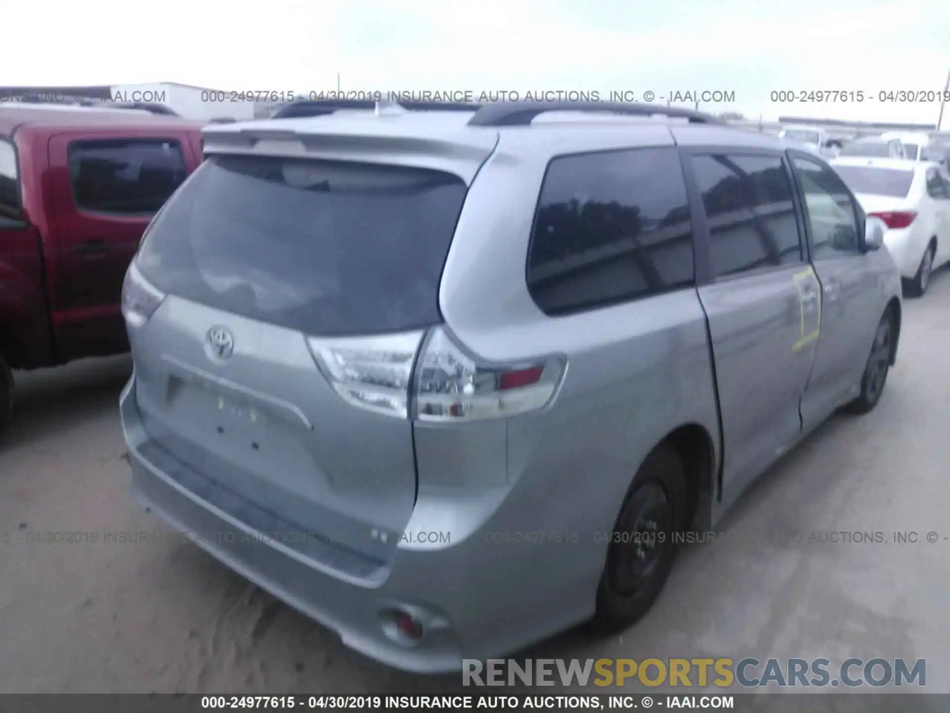 4 Фотография поврежденного автомобиля 5TDXZ3DC1KS967484 TOYOTA SIENNA 2019