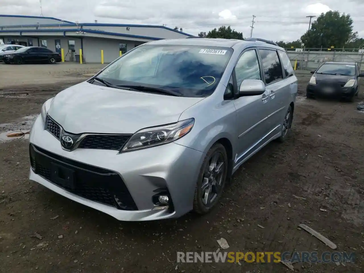 2 Photograph of a damaged car 5TDXZ3DC1KS979814 TOYOTA SIENNA 2019