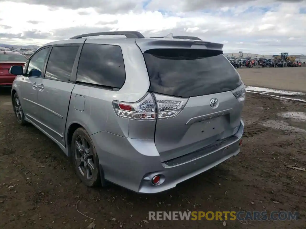 3 Photograph of a damaged car 5TDXZ3DC1KS979814 TOYOTA SIENNA 2019