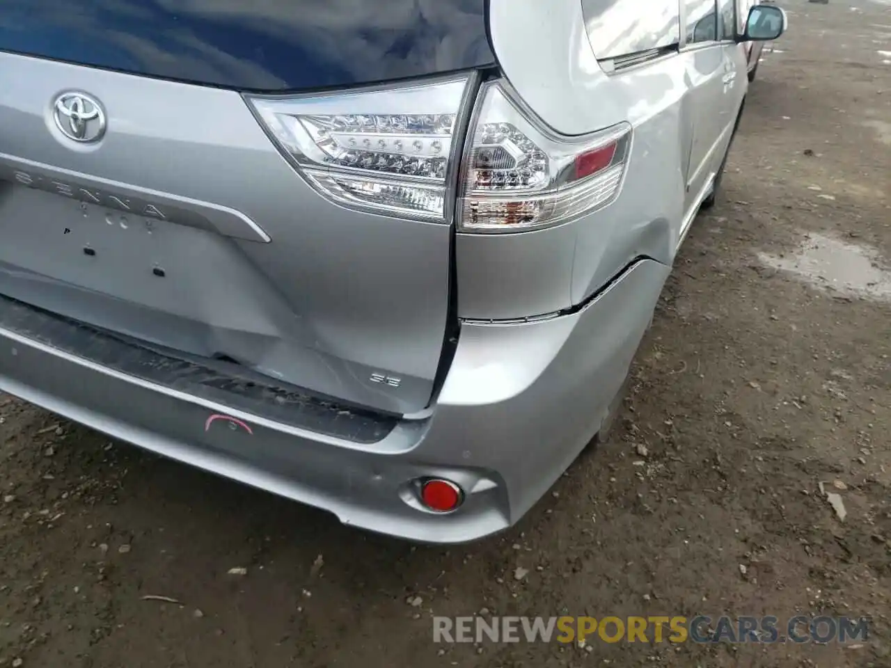 9 Photograph of a damaged car 5TDXZ3DC1KS979814 TOYOTA SIENNA 2019