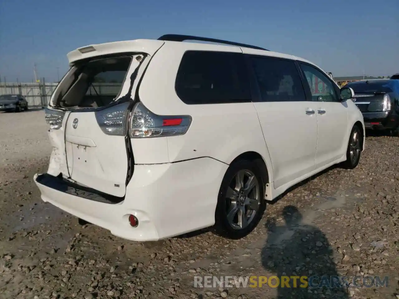 4 Фотография поврежденного автомобиля 5TDXZ3DC1KS986388 TOYOTA SIENNA 2019