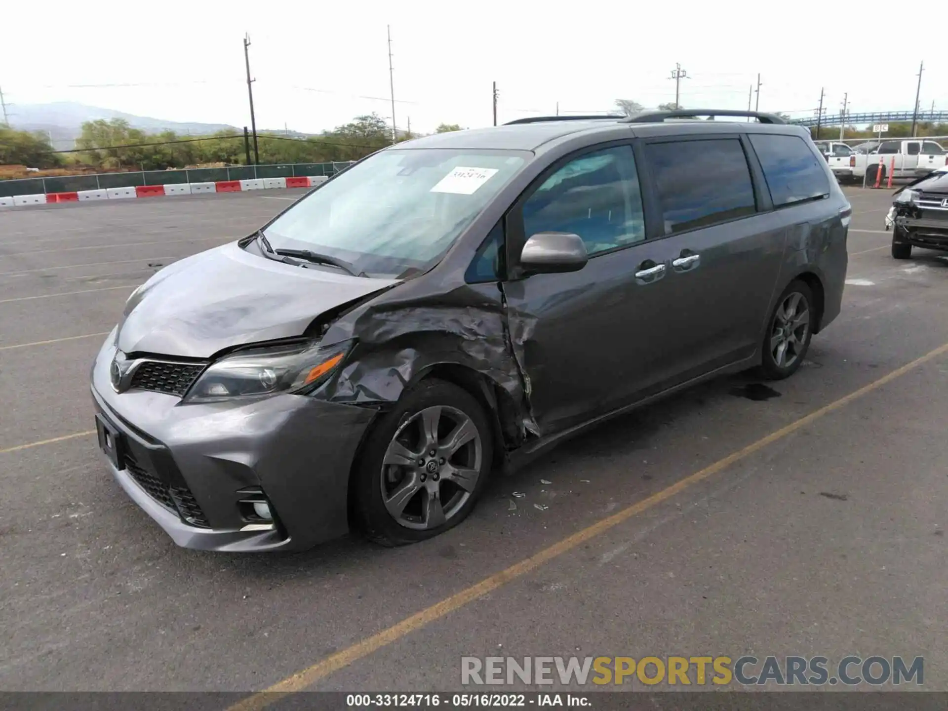 2 Photograph of a damaged car 5TDXZ3DC1KS986701 TOYOTA SIENNA 2019