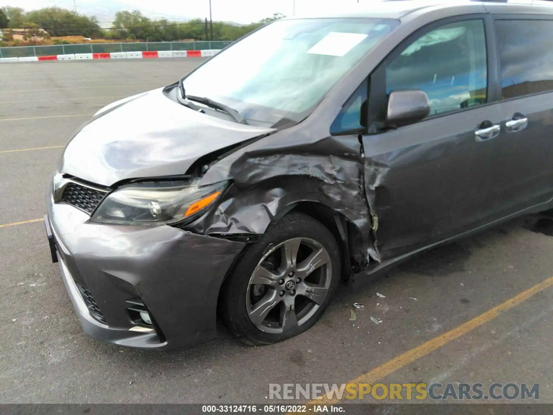 6 Photograph of a damaged car 5TDXZ3DC1KS986701 TOYOTA SIENNA 2019