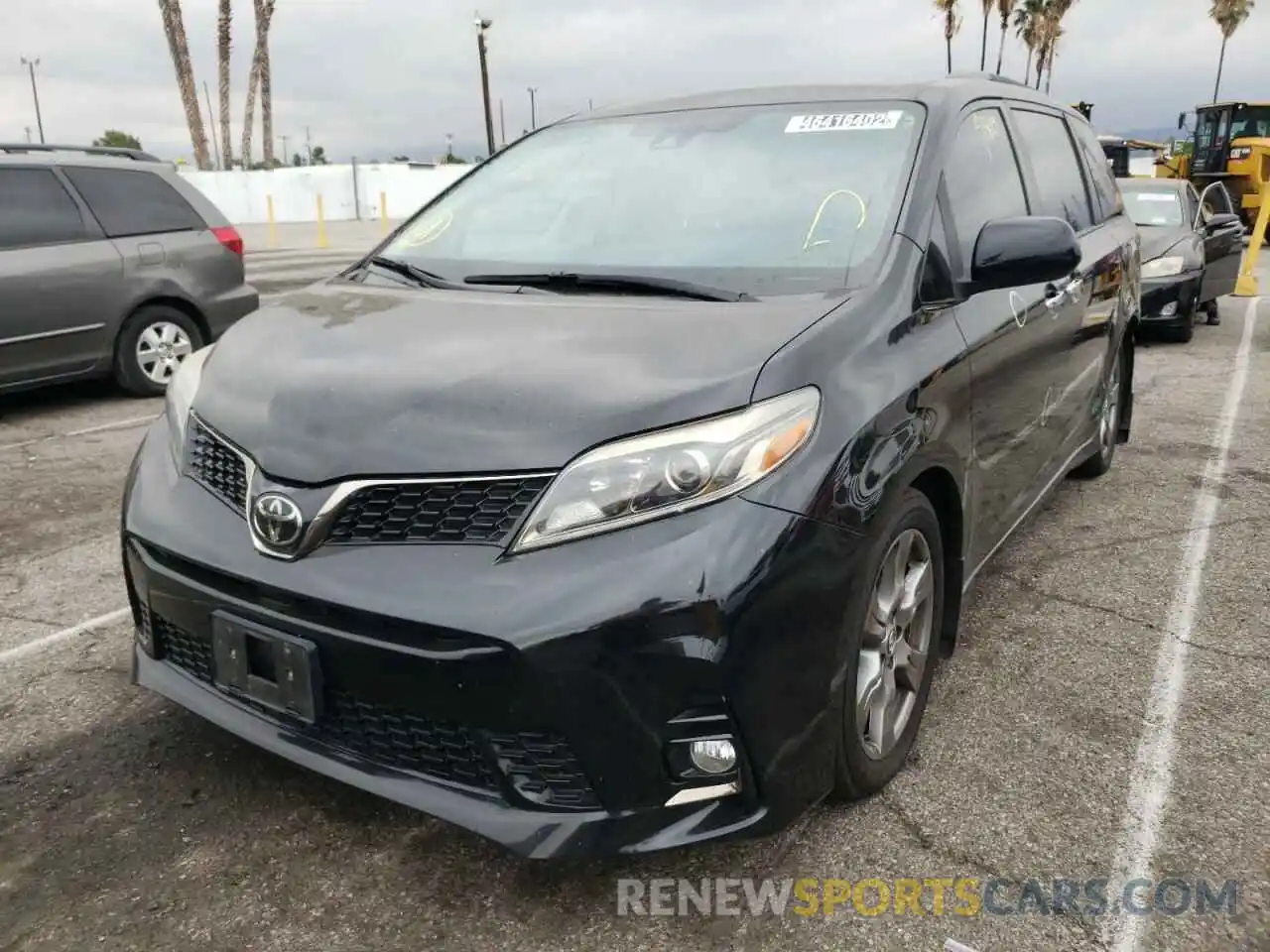 2 Photograph of a damaged car 5TDXZ3DC1KS988299 TOYOTA SIENNA 2019