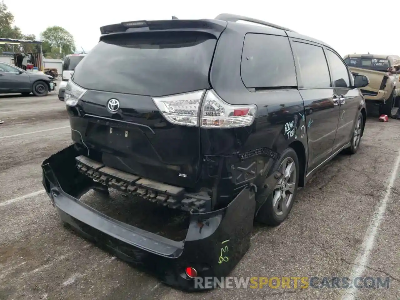 4 Фотография поврежденного автомобиля 5TDXZ3DC1KS988299 TOYOTA SIENNA 2019