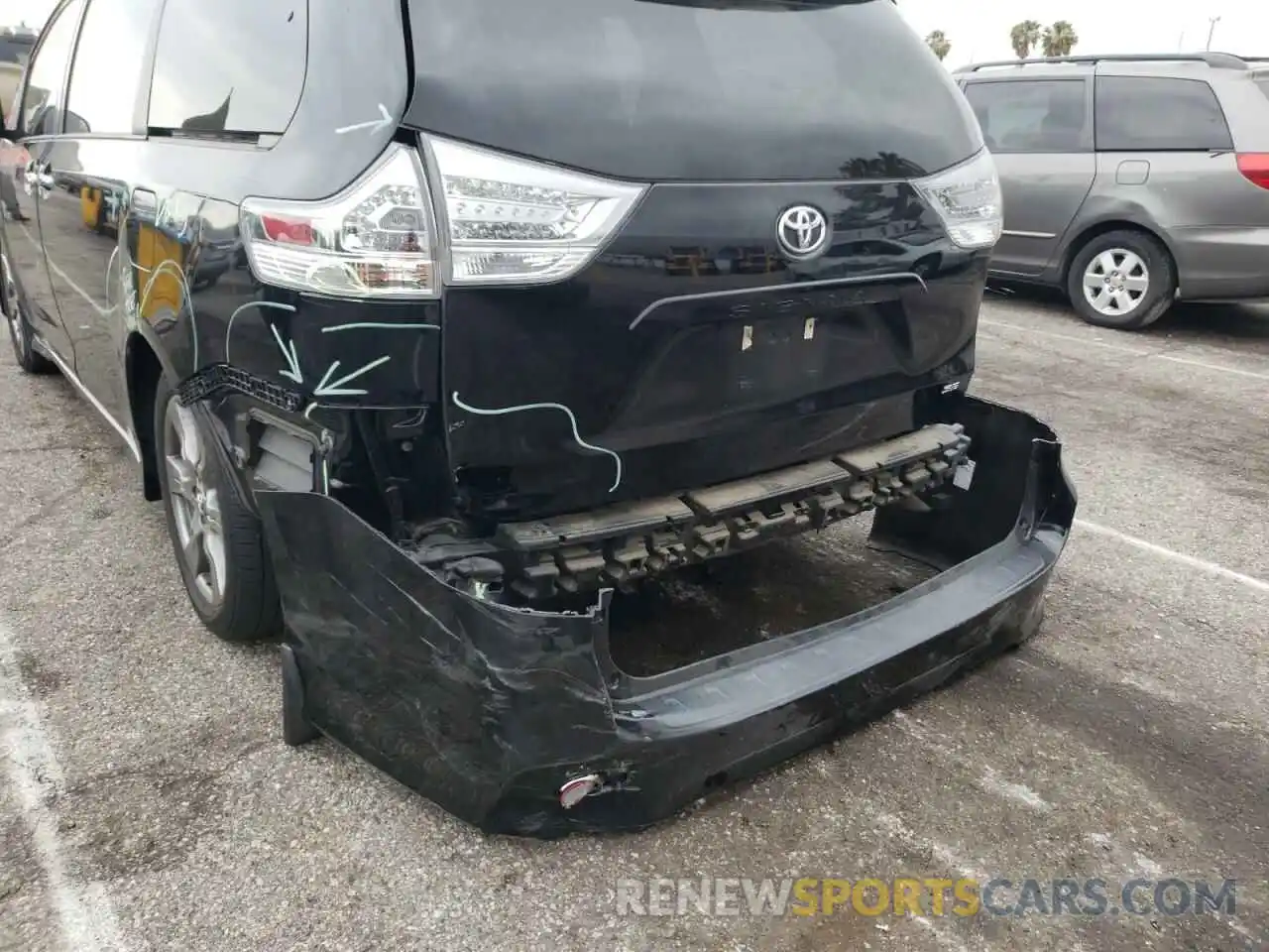 9 Фотография поврежденного автомобиля 5TDXZ3DC1KS988299 TOYOTA SIENNA 2019