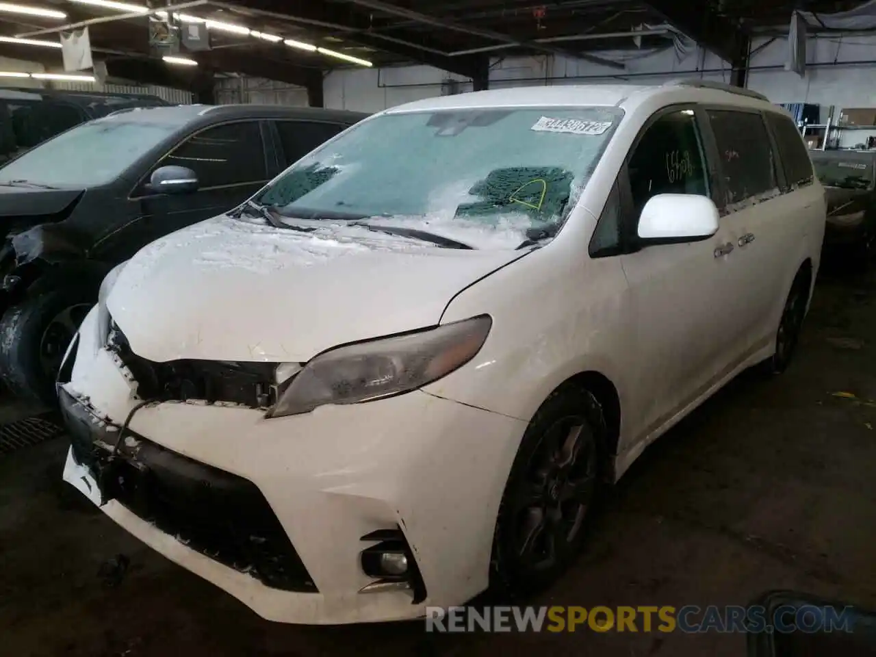 2 Photograph of a damaged car 5TDXZ3DC1KS990862 TOYOTA SIENNA 2019