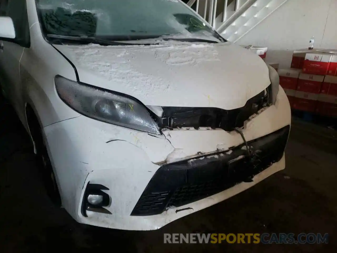 9 Photograph of a damaged car 5TDXZ3DC1KS990862 TOYOTA SIENNA 2019