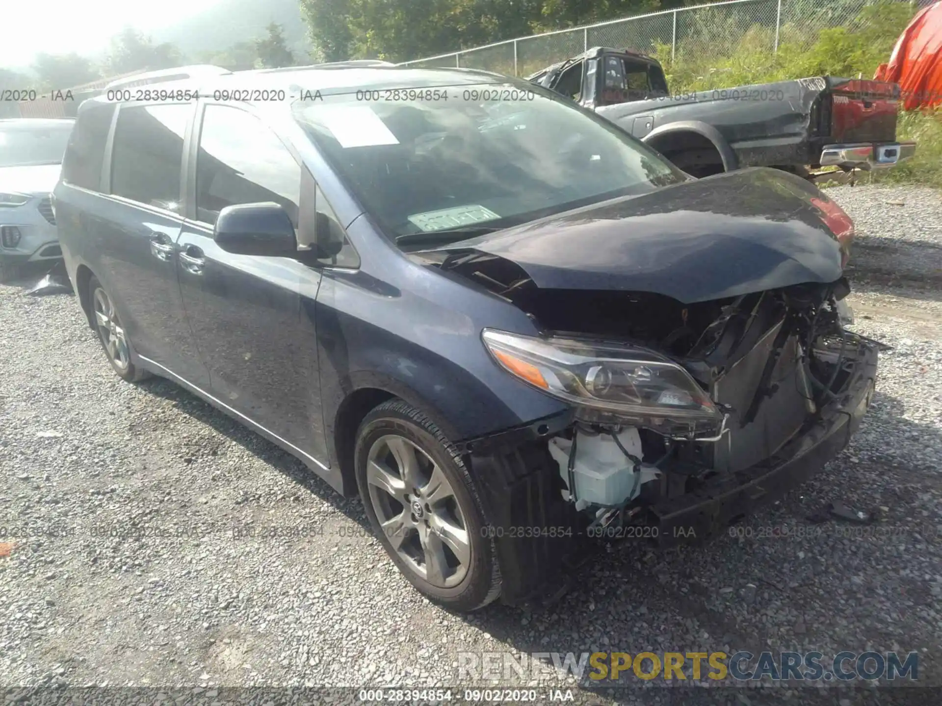 1 Photograph of a damaged car 5TDXZ3DC1KS992675 TOYOTA SIENNA 2019