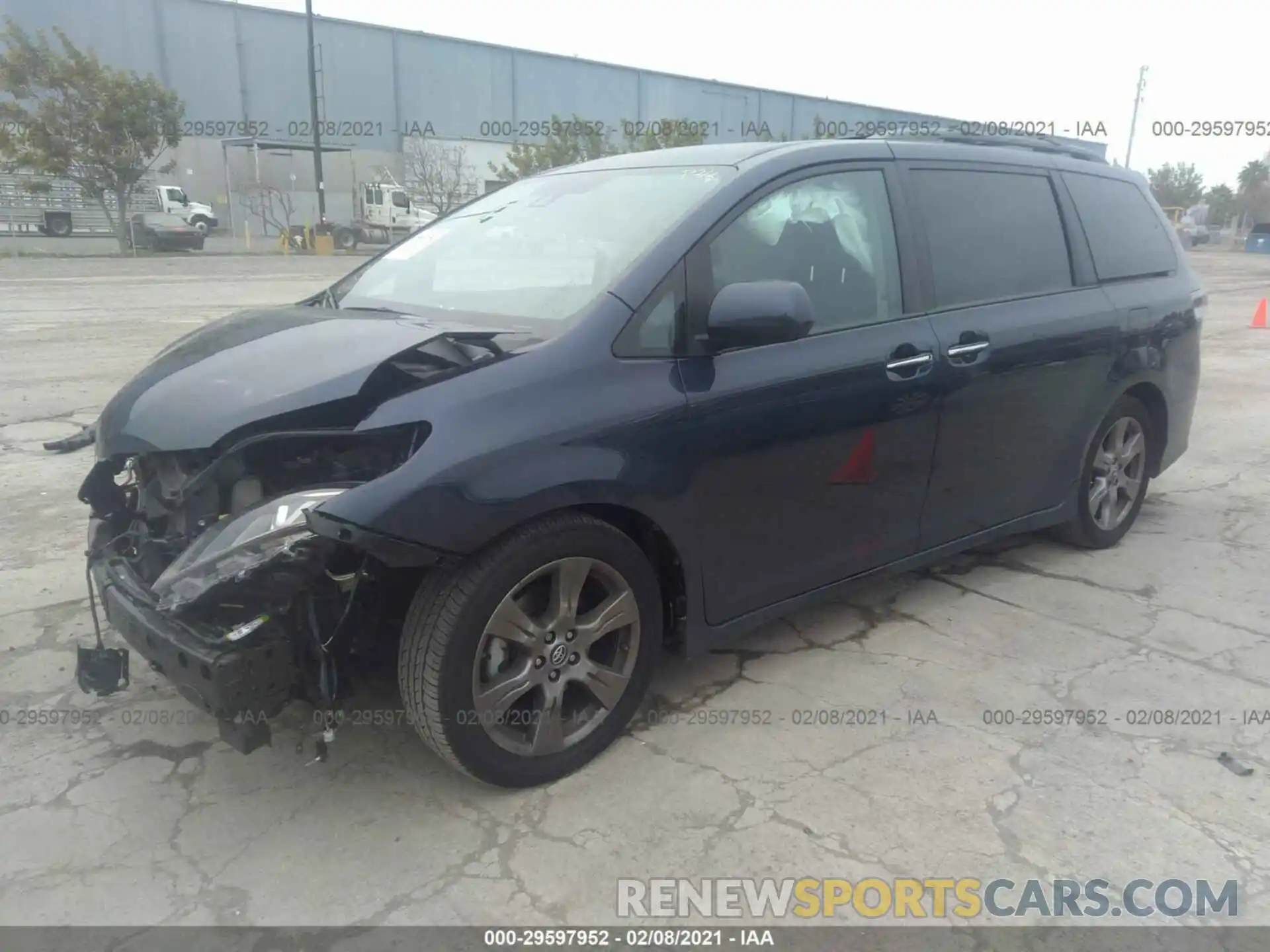 2 Фотография поврежденного автомобиля 5TDXZ3DC2KS007171 TOYOTA SIENNA 2019