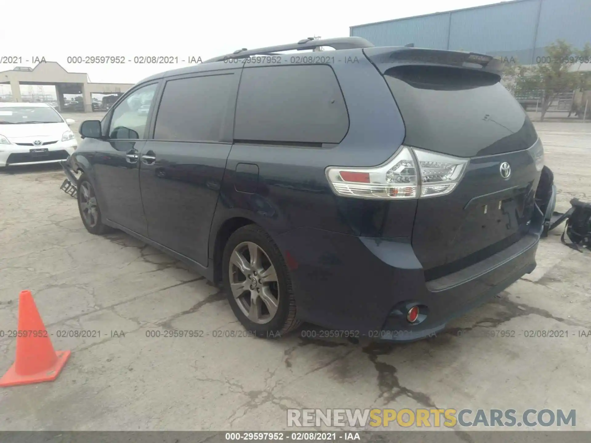 3 Фотография поврежденного автомобиля 5TDXZ3DC2KS007171 TOYOTA SIENNA 2019