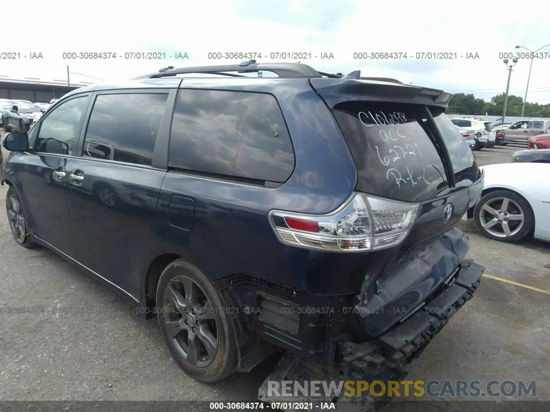 3 Фотография поврежденного автомобиля 5TDXZ3DC2KS966991 TOYOTA SIENNA 2019