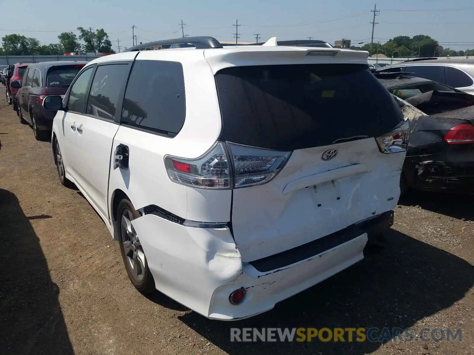 3 Photograph of a damaged car 5TDXZ3DC2KS990370 TOYOTA SIENNA 2019