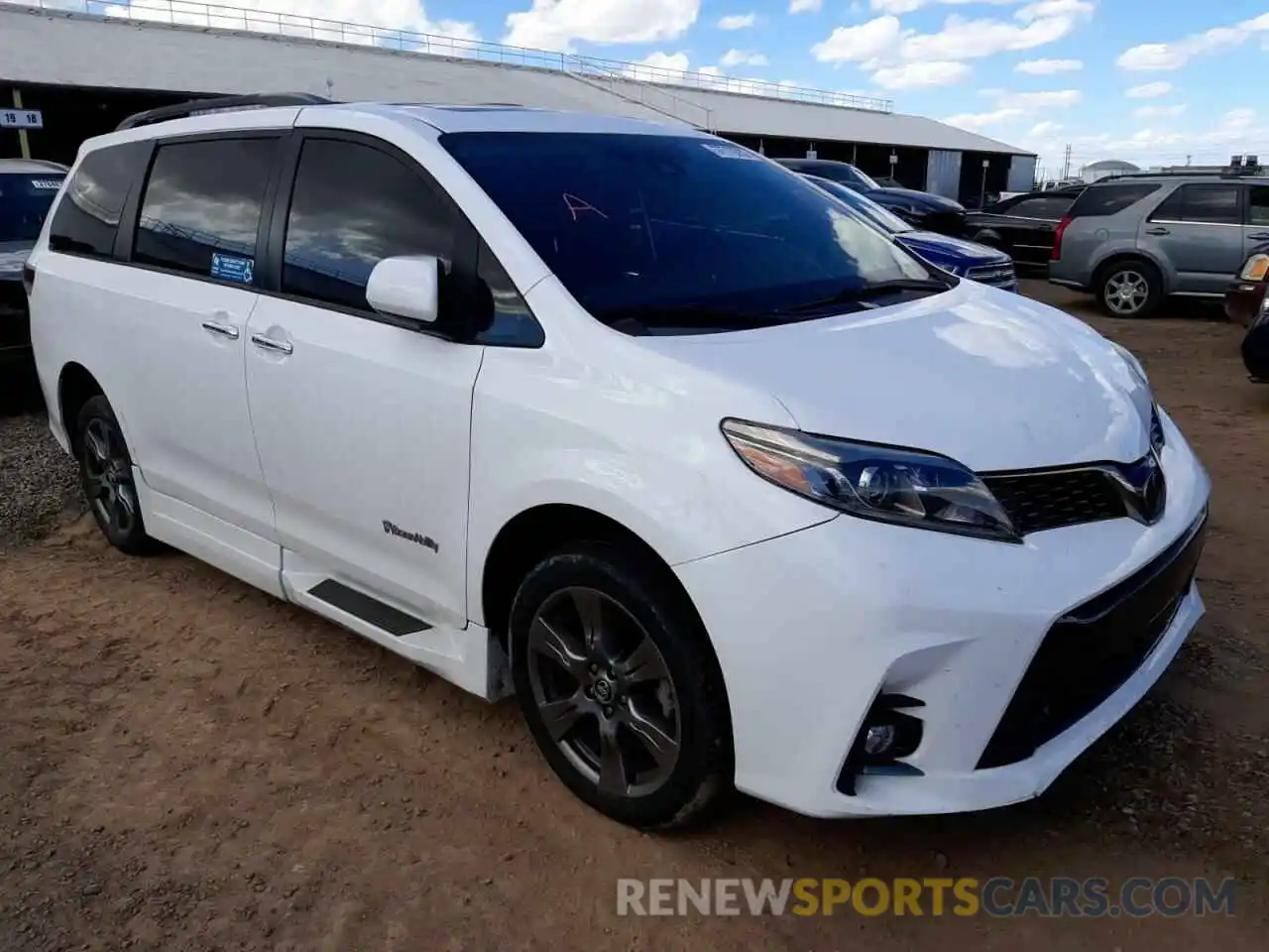 1 Фотография поврежденного автомобиля 5TDXZ3DC2KS993639 TOYOTA SIENNA 2019