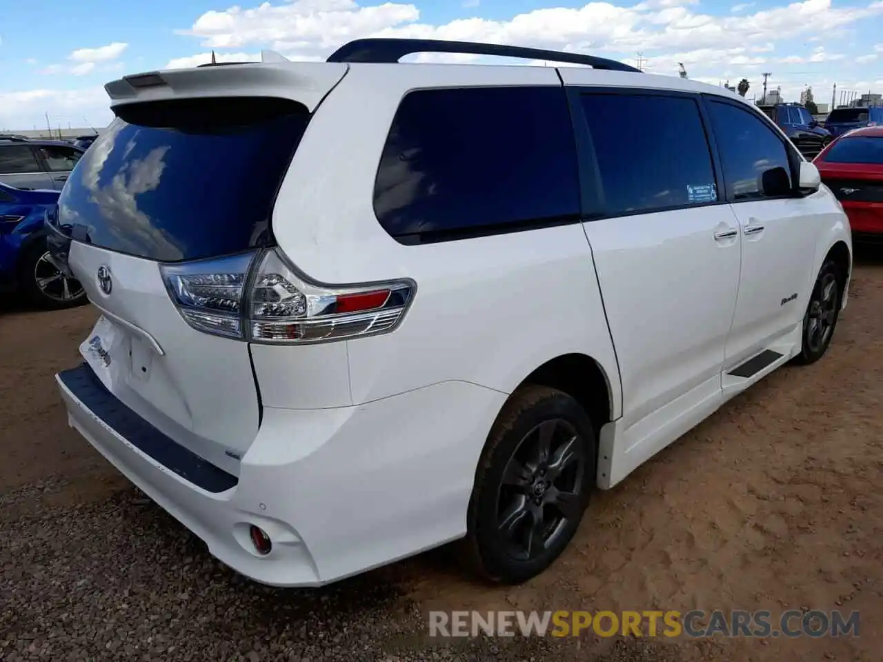 4 Фотография поврежденного автомобиля 5TDXZ3DC2KS993639 TOYOTA SIENNA 2019