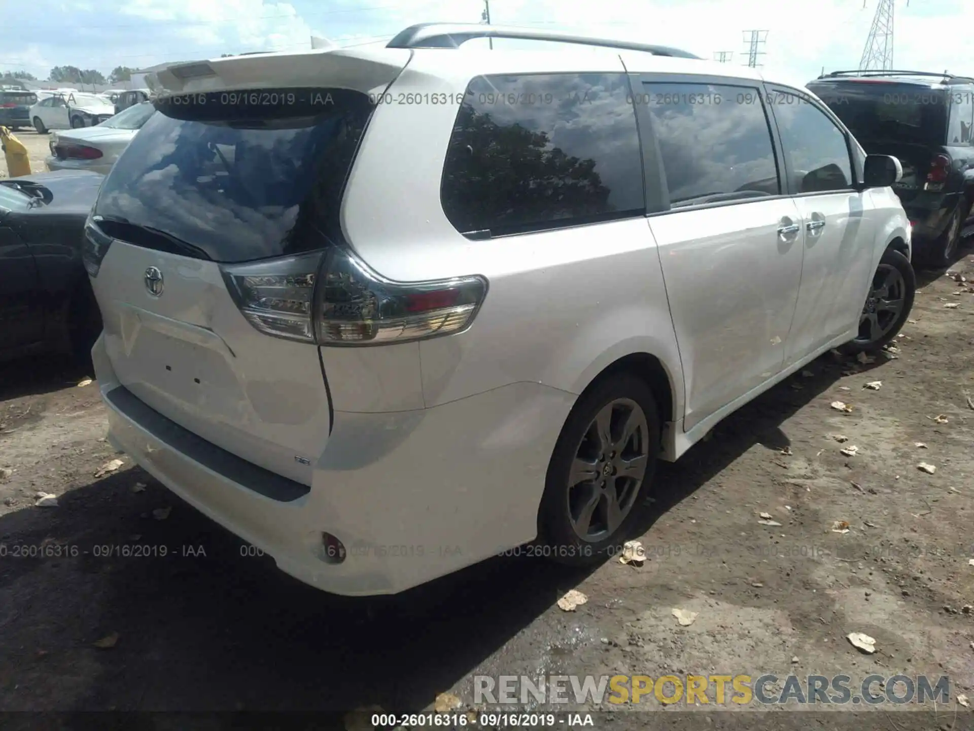 4 Фотография поврежденного автомобиля 5TDXZ3DC2KS999392 TOYOTA SIENNA 2019