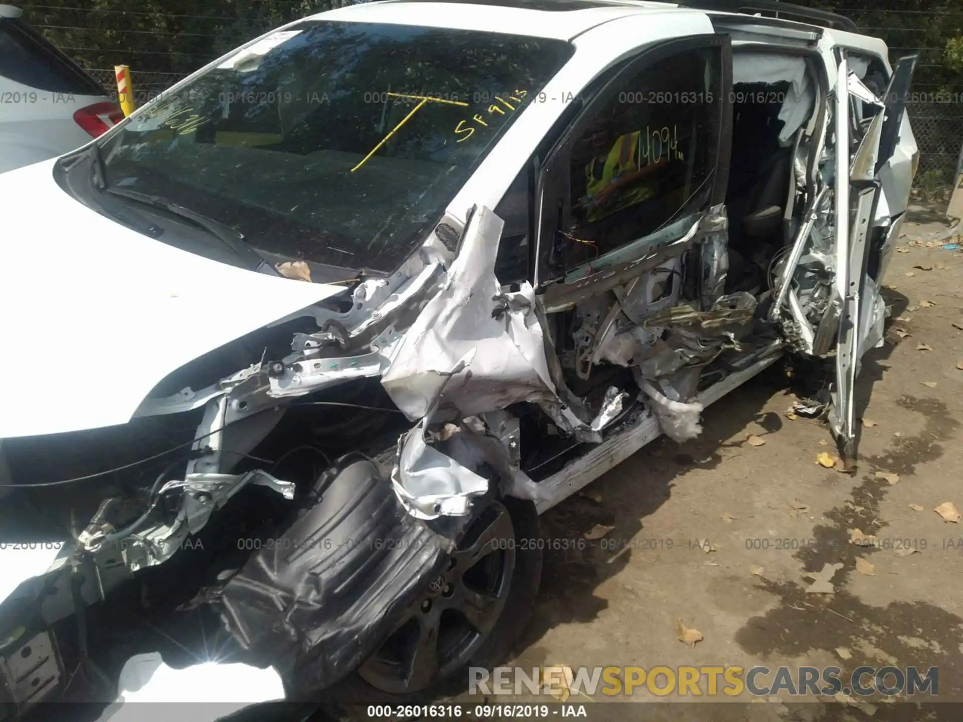 6 Photograph of a damaged car 5TDXZ3DC2KS999392 TOYOTA SIENNA 2019