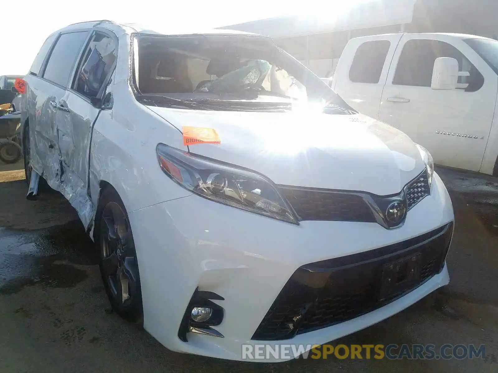 1 Photograph of a damaged car 5TDXZ3DC3KS006580 TOYOTA SIENNA 2019