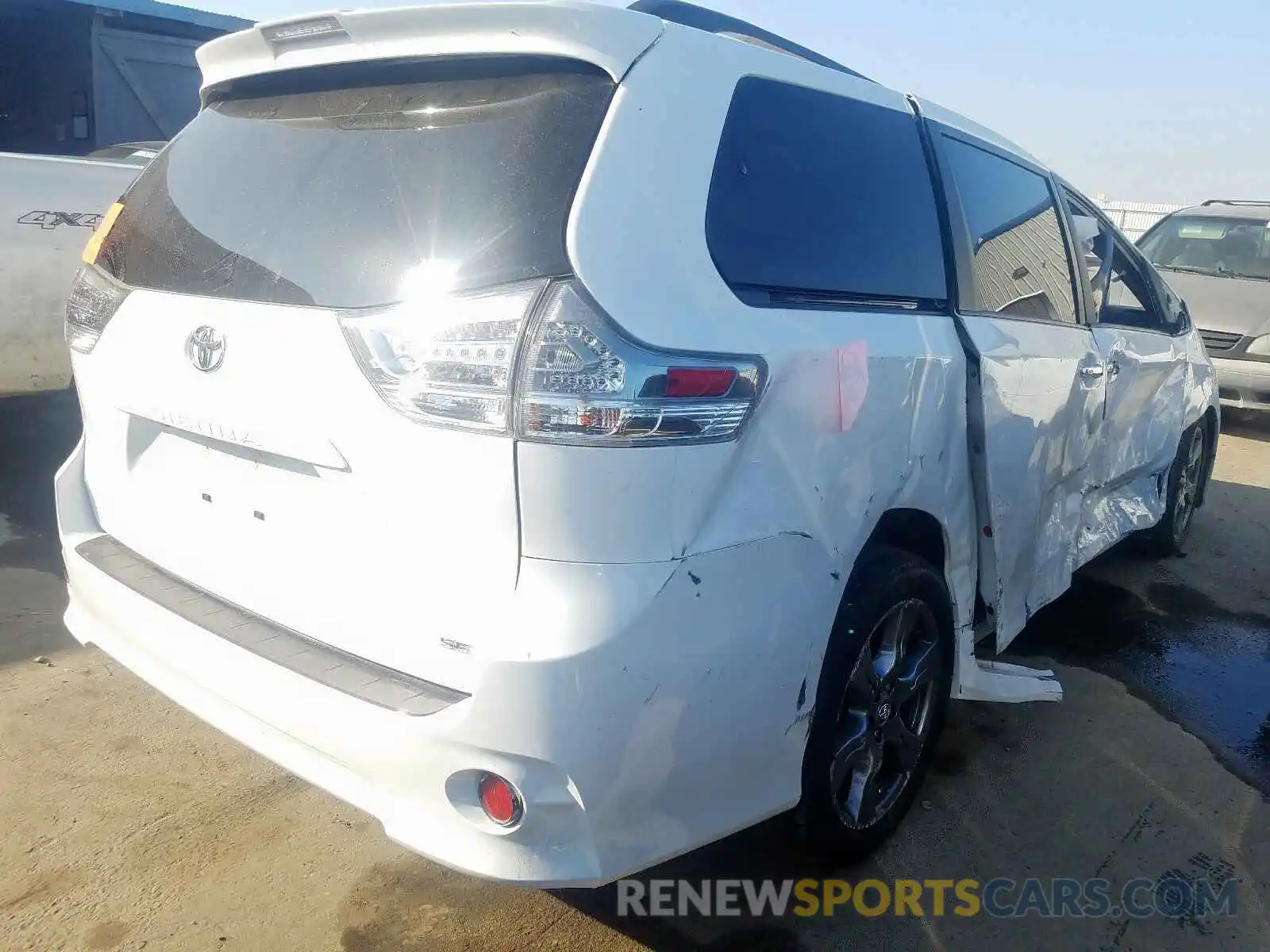 4 Фотография поврежденного автомобиля 5TDXZ3DC3KS006580 TOYOTA SIENNA 2019