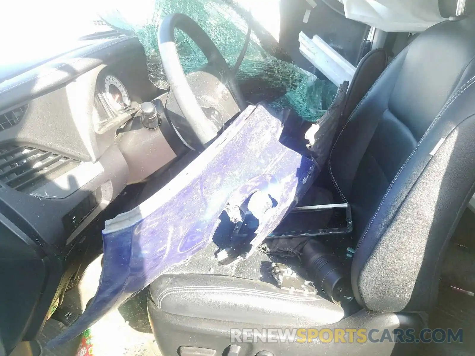 5 Photograph of a damaged car 5TDXZ3DC3KS006580 TOYOTA SIENNA 2019