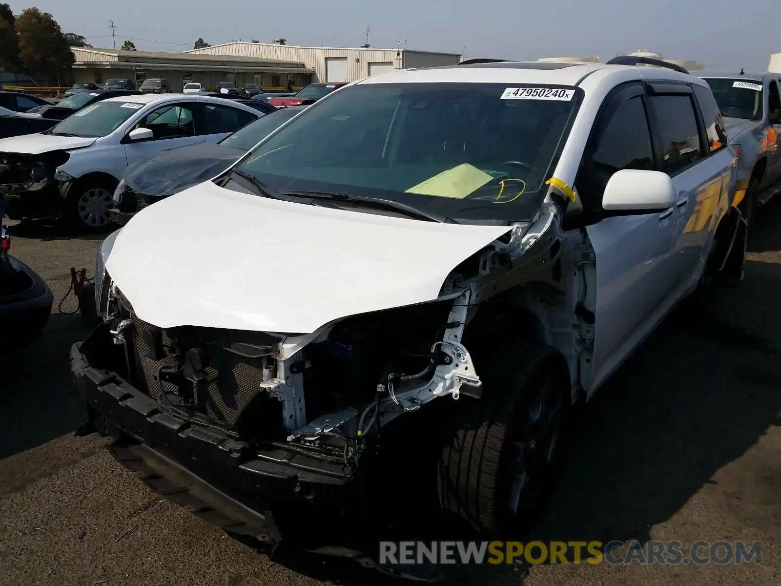 2 Photograph of a damaged car 5TDXZ3DC3KS018826 TOYOTA SIENNA 2019