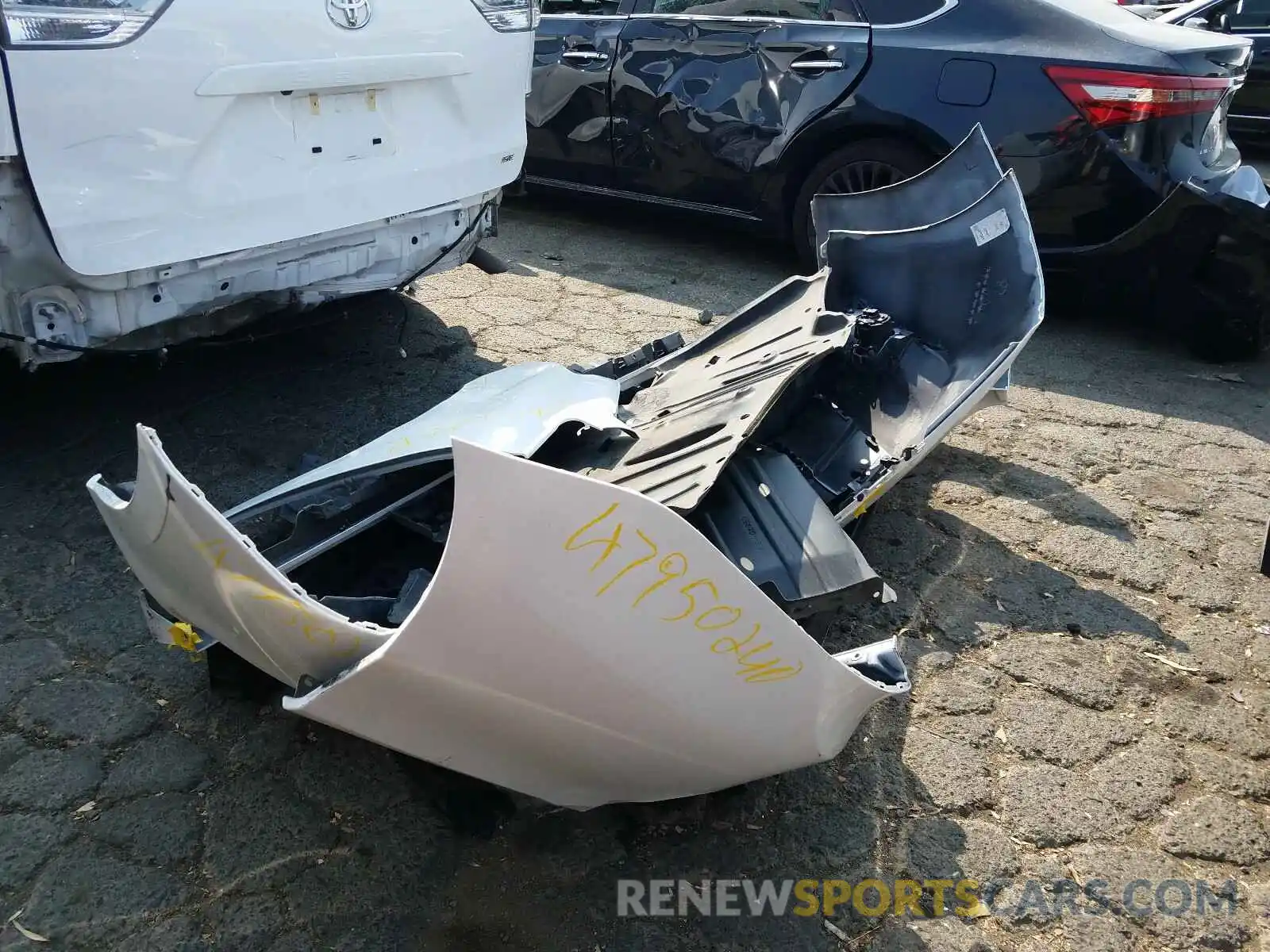 9 Photograph of a damaged car 5TDXZ3DC3KS018826 TOYOTA SIENNA 2019