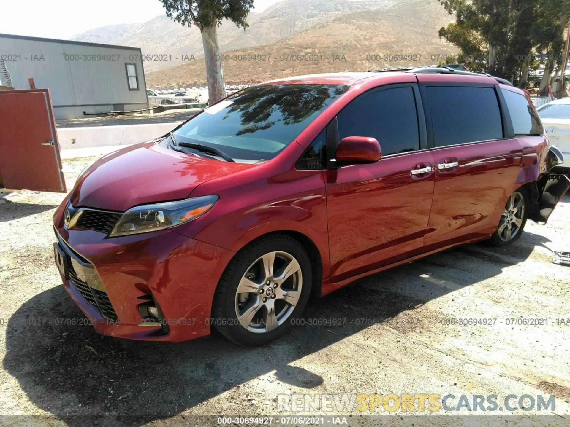 2 Photograph of a damaged car 5TDXZ3DC3KS970550 TOYOTA SIENNA 2019