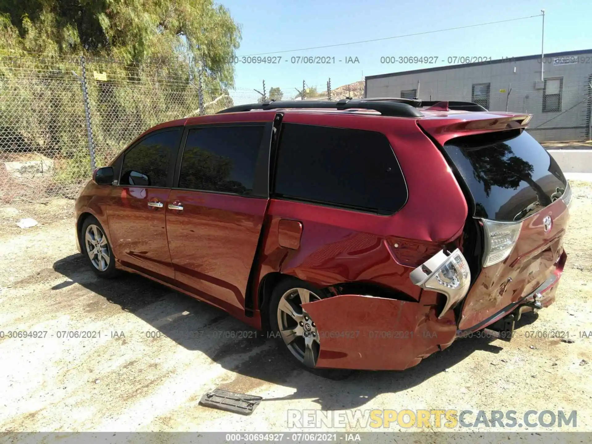 3 Photograph of a damaged car 5TDXZ3DC3KS970550 TOYOTA SIENNA 2019