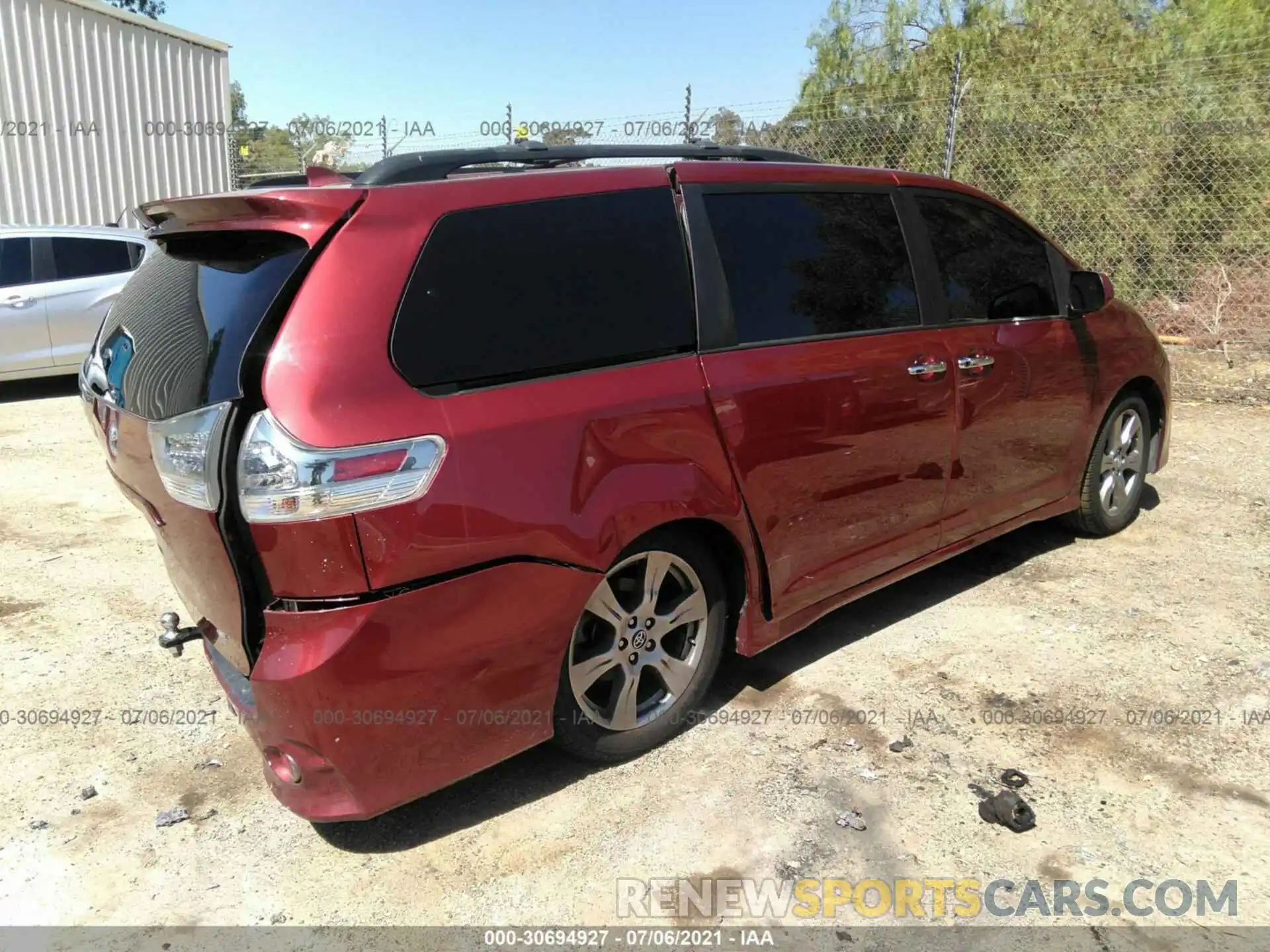 4 Фотография поврежденного автомобиля 5TDXZ3DC3KS970550 TOYOTA SIENNA 2019